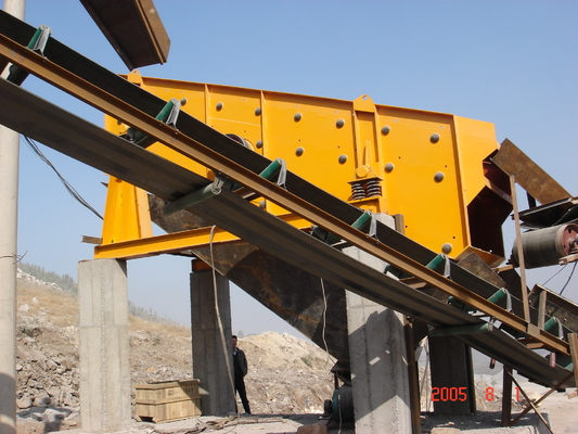 دستگاه سنگ شکن صفحه ارتعاشی ODM 1 - 4 لایه با ظرفیت بزرگ 400TPH